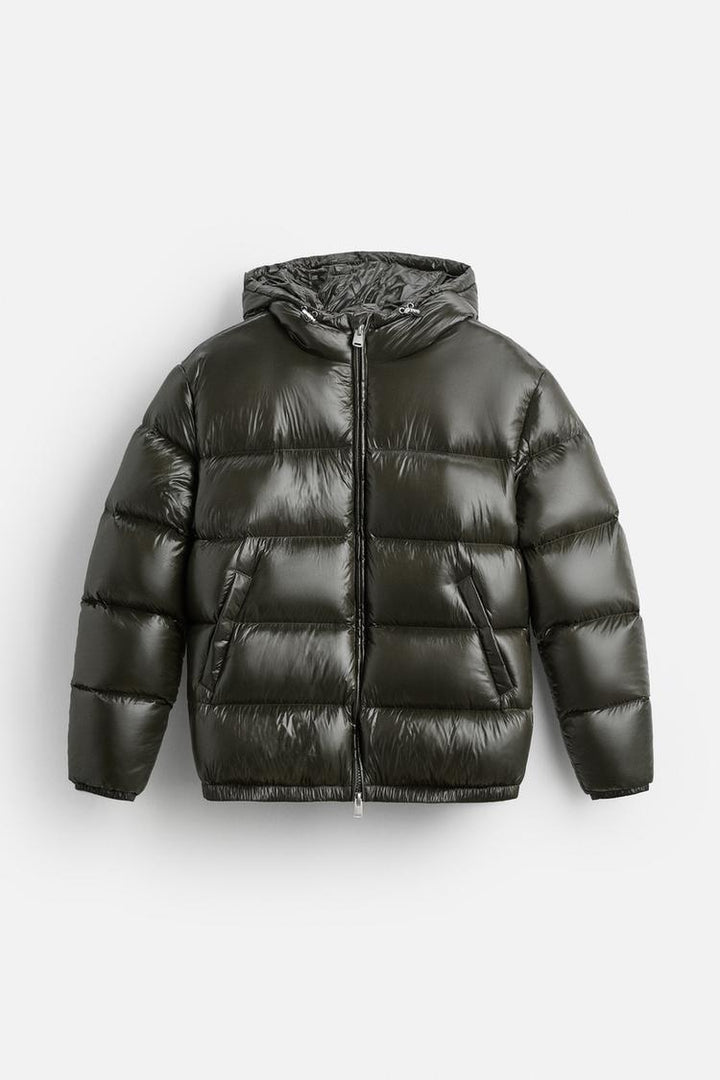 Dik unisex winterjack, extra warm voor winterse dagen. Stijlvol en praktisch voor iedereen.