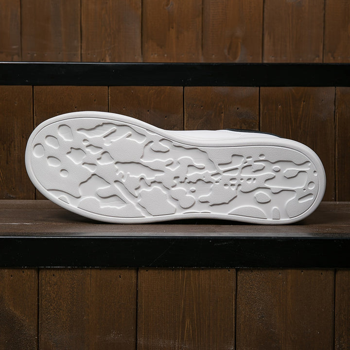 Witte comfortabele dames sneakers, de perfecte combinatie van stijl en ondersteuning.