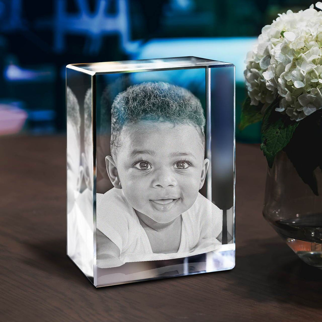 Fotokristal met verlichte standaard, een schitterend gepersonaliseerd fotocadeau en sfeervolle decoratie.