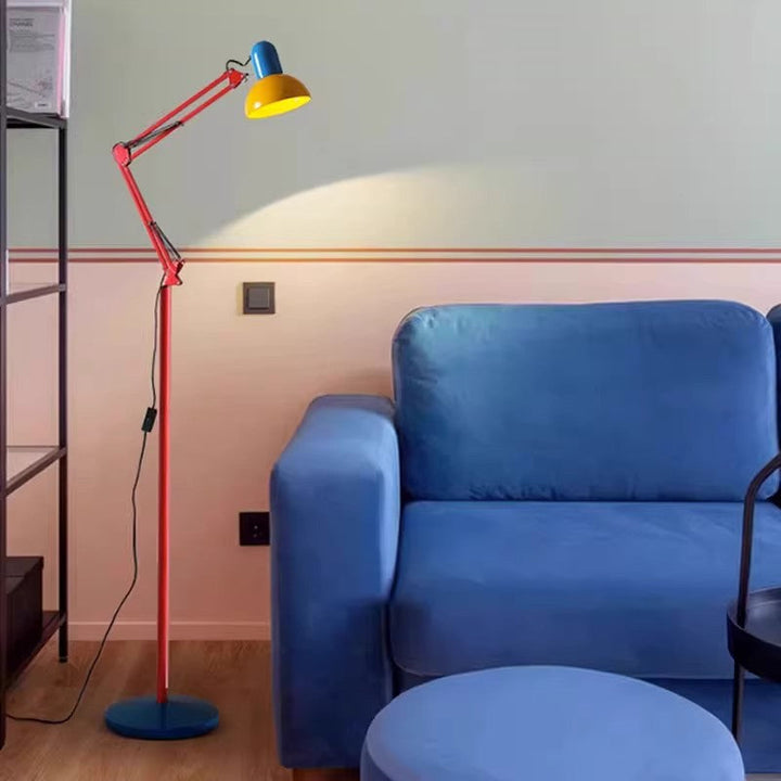 Compacte vloerlamp met halve koepel, SANDSBERGORIGINALS, modern sfeerlicht voor woonkamer.
