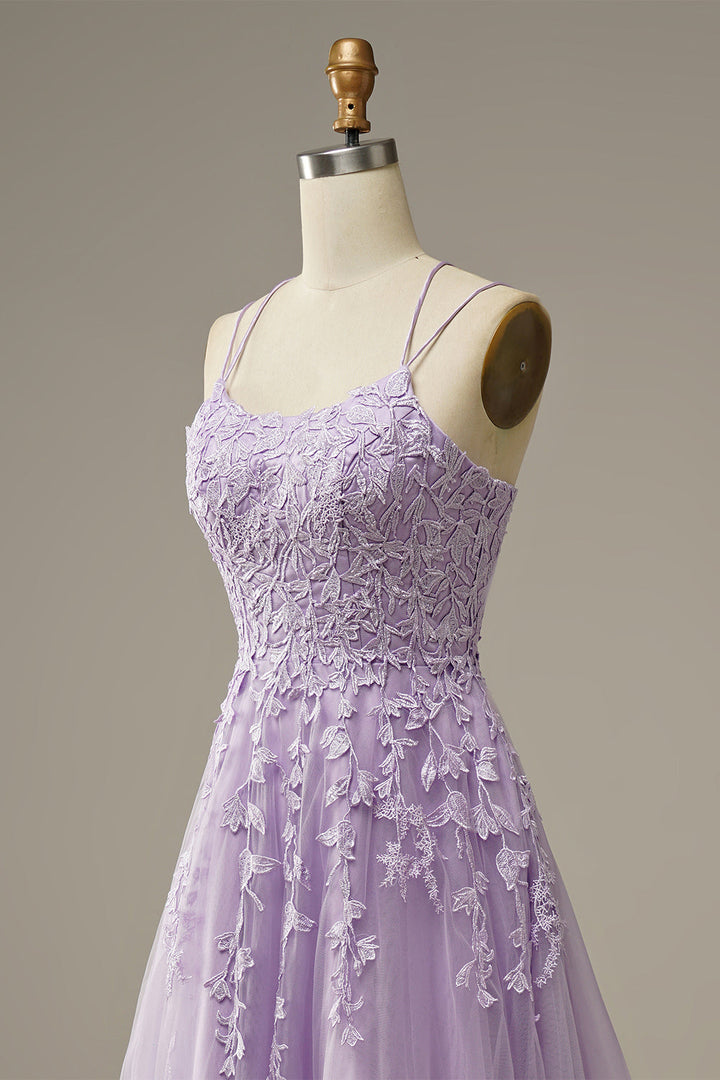 Formele Victoria dames galajurk met delicate tule en applicaties. Geschikt als bruiloft gast jurk.