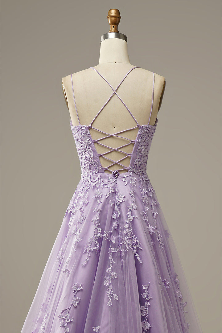 Victoria tule avondjurk voor dames, gedecoreerd met elegante applicaties. Een perfecte feestjurk.