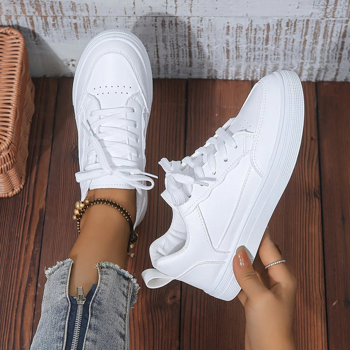 Comfortabele witte dames sneakers, met ondersteuning voor optimaal draagcomfort de hele dag.