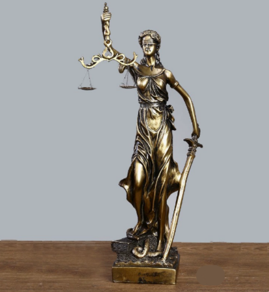 Bronzen gerechtigheid godin standbeeld, elegant decor voor juristen kantoor. Perfect cadeau voor rechtspraak liefhebbers.