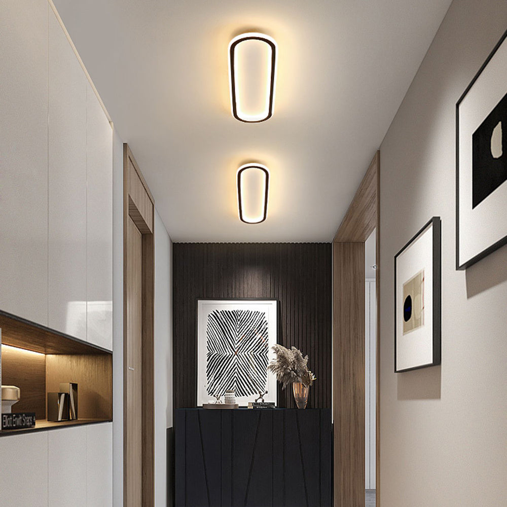 Dimbare elliptische LED plafondlamp in goud voor een sfeervolle woon- of slaapkamer. (83)