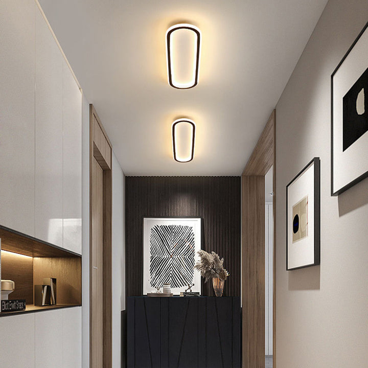 Dimbare elliptische LED plafondlamp in goud voor een sfeervolle woon- of slaapkamer. (83)