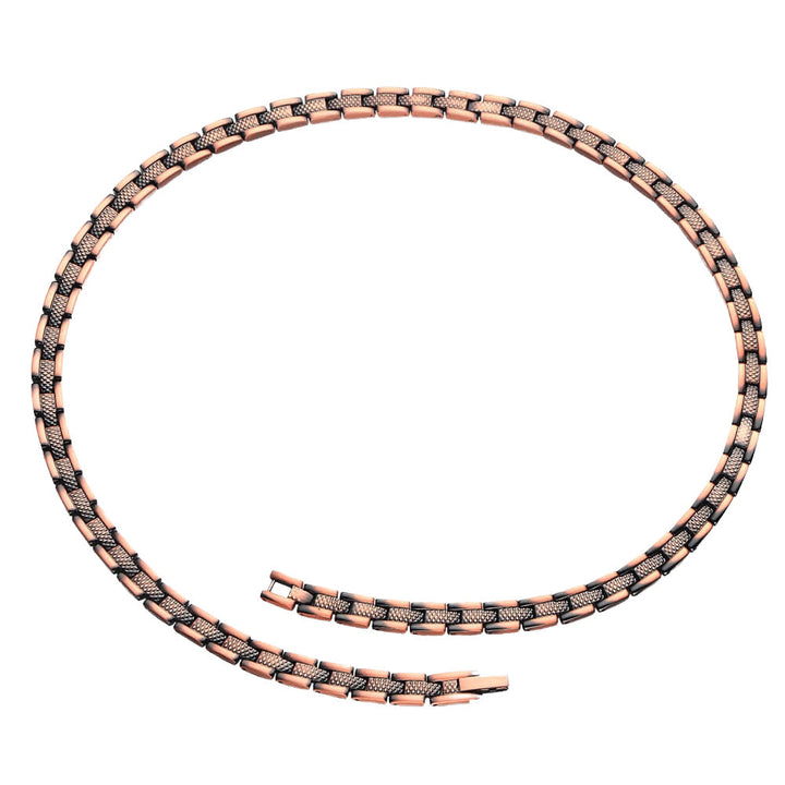 Warme rood koperen gevlochten ketting, unisex, met diepe vintage glans; een veelzijdig modesieraad.