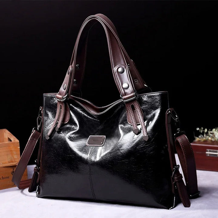 Olijfgroene vintage leren schoudertas voor dames, ruim, zacht en elegant, perfect als handtas.