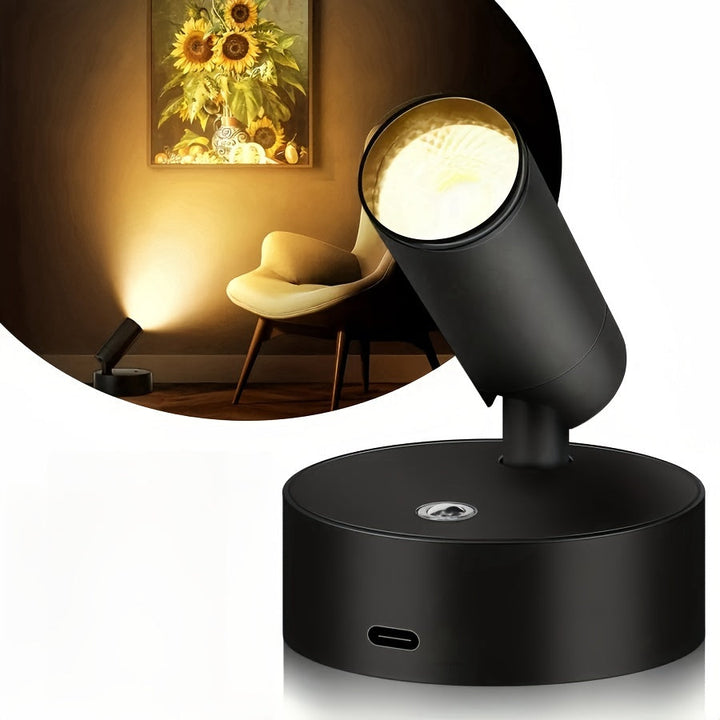 Dimbare LED spotlamp voor flexibele accentverlichting in modern interieur, ideaal voor kunst en decoratie.
