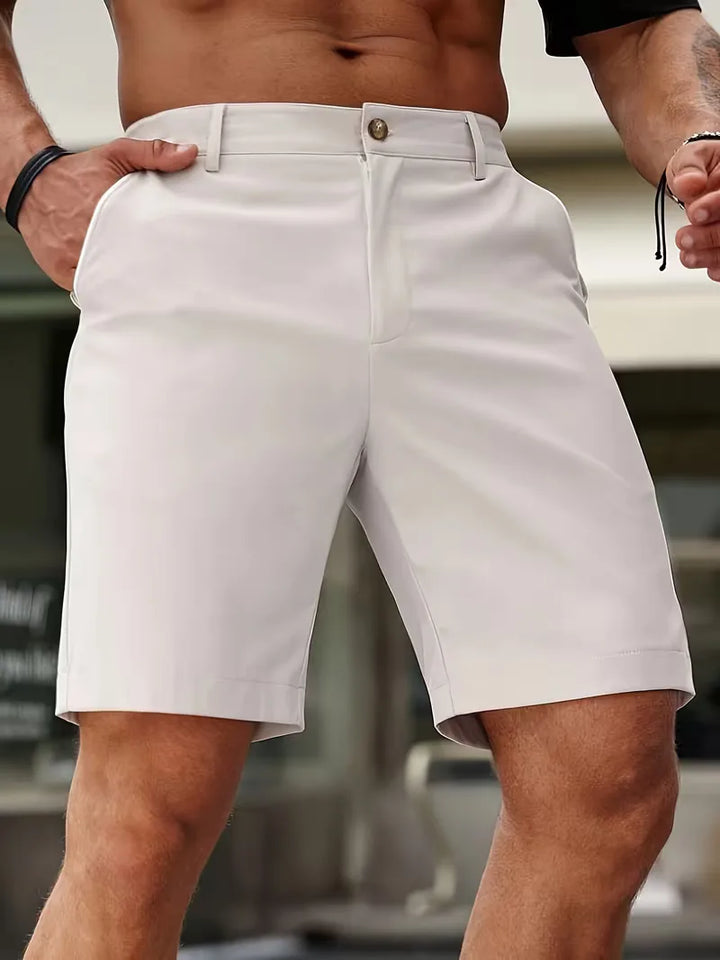 Heren casual chino shorts in beige, comfortabel en stijlvol voor elke zomerse gelegenheid en dagelijks gebruik.