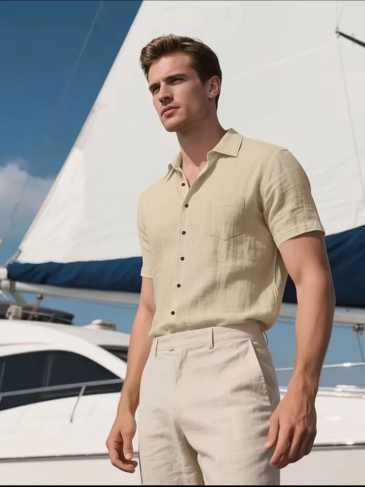 Casual heren linnen overhemd met knoopjes, korte mouw, een zomerse essentie.