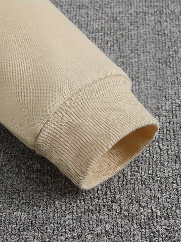 Witte heren vintage hoodie met gedetailleerde muscle car print, ideaal voor liefhebbers van klassiek.