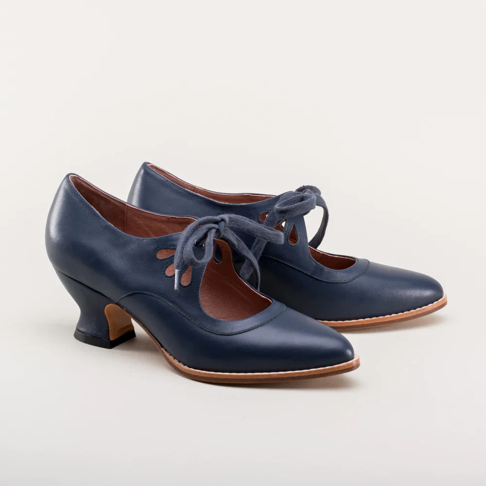 Moderne orthopedische damesschoenen met comfortabele hak, elegant design, optimale voetboogondersteuning.