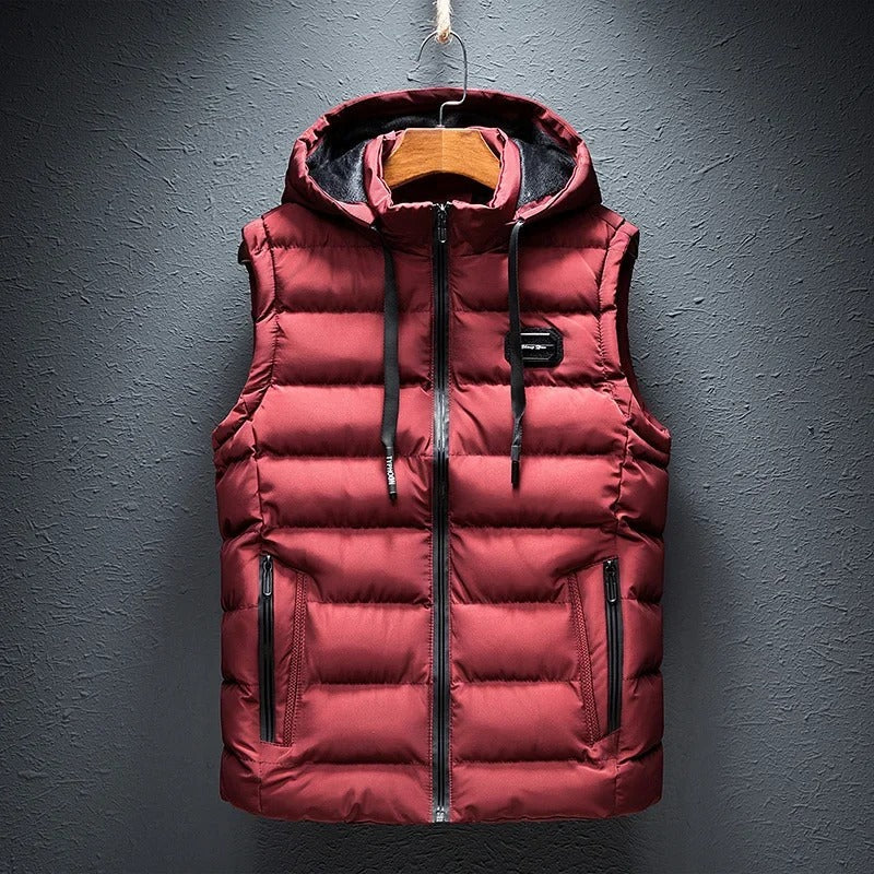 Comfortabele heren bodywarmer met rits en capuchon, perfect als warme jas voor herfst en milde winterdagen.