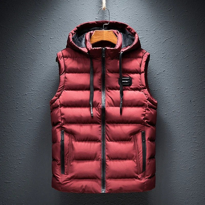 Comfortabele heren bodywarmer met rits en capuchon, perfect als warme jas voor herfst en milde winterdagen.