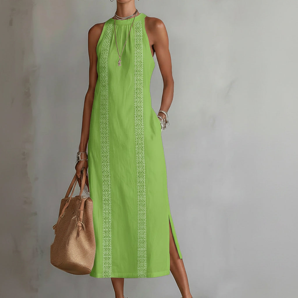 Modieuze dames jurk: mouwloze halternek zomerjurk met verfijnd kanten patchwork. Trendy damesmode.