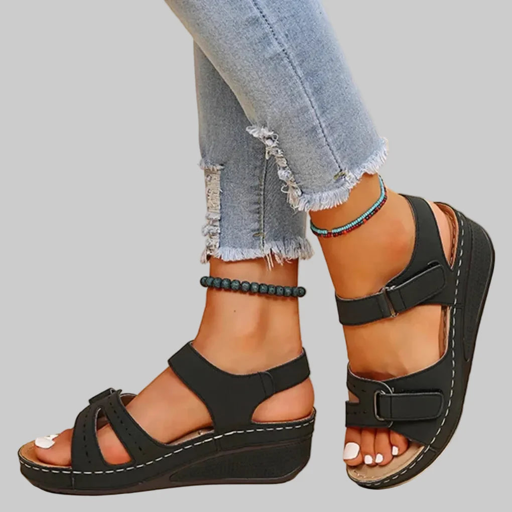 Dames comfortabele orthopedische sandalen; ideaal voor pijnverlichting bij hielspoor, met verstelbare banden.