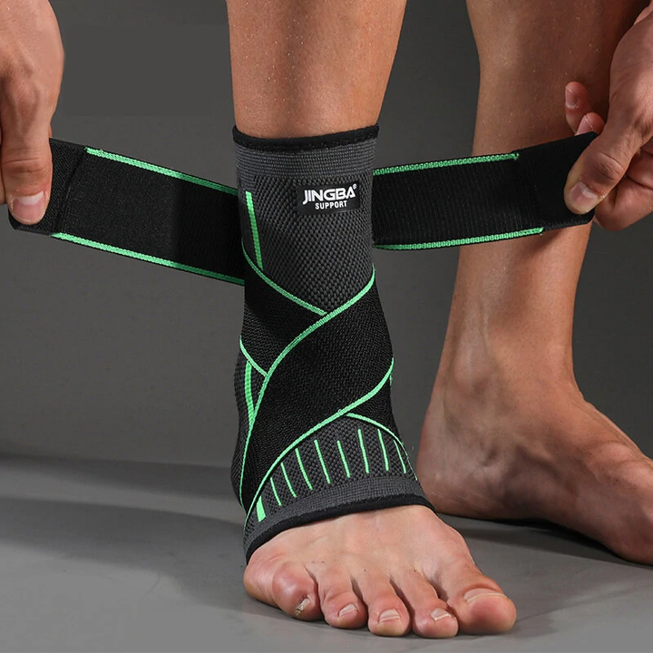 Detail van de FlexiFit ademende compressie enkelbrace met verstelbare banden voor optimale ondersteuning en comfort.