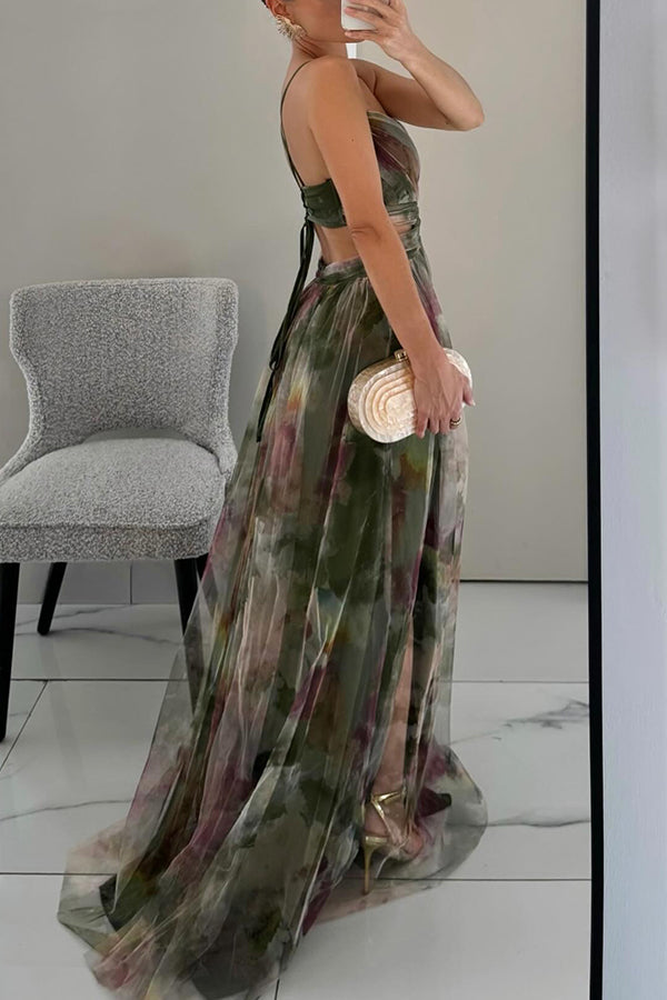 Dames maxi jurk met V-hals in levendige multicolors, perfect als avond- of formele gelegenheidsjurk.