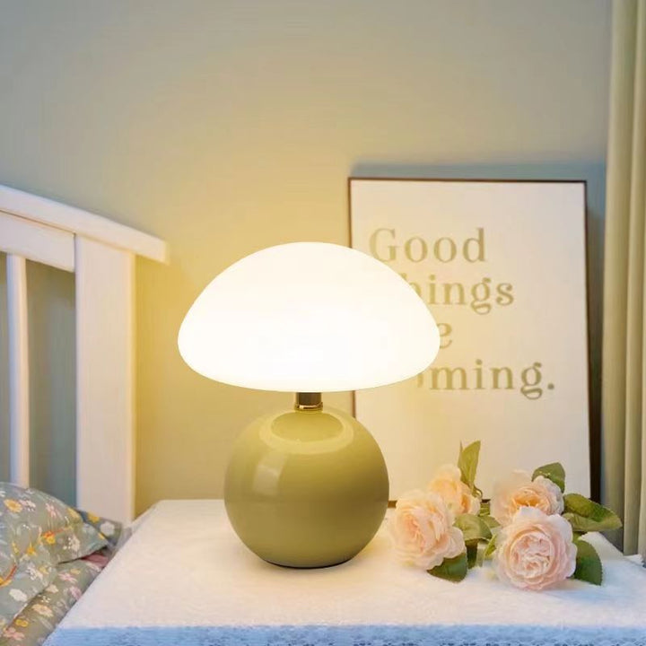Elegante GlowMushroom tafellamp, keramiek met dimbare sfeerverlichting. Perfecte woonaccessoire.