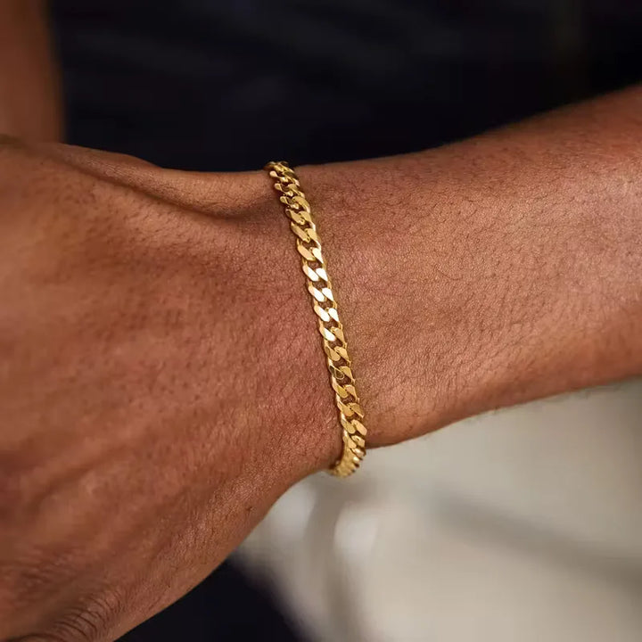 Stijlvolle heren armbanden set: zilveren Cuban Link en gouden Rope Chain. Modeaccessoire met schakel- en touwdesign.