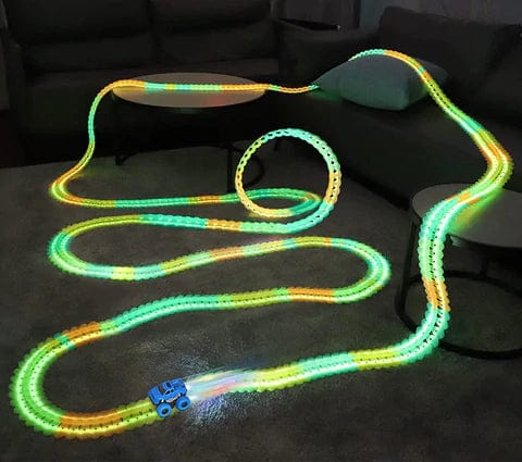 Gloeiende magnetische autospeelbaan set voor kinderen; stimuleert creatief bouwen & educatie.