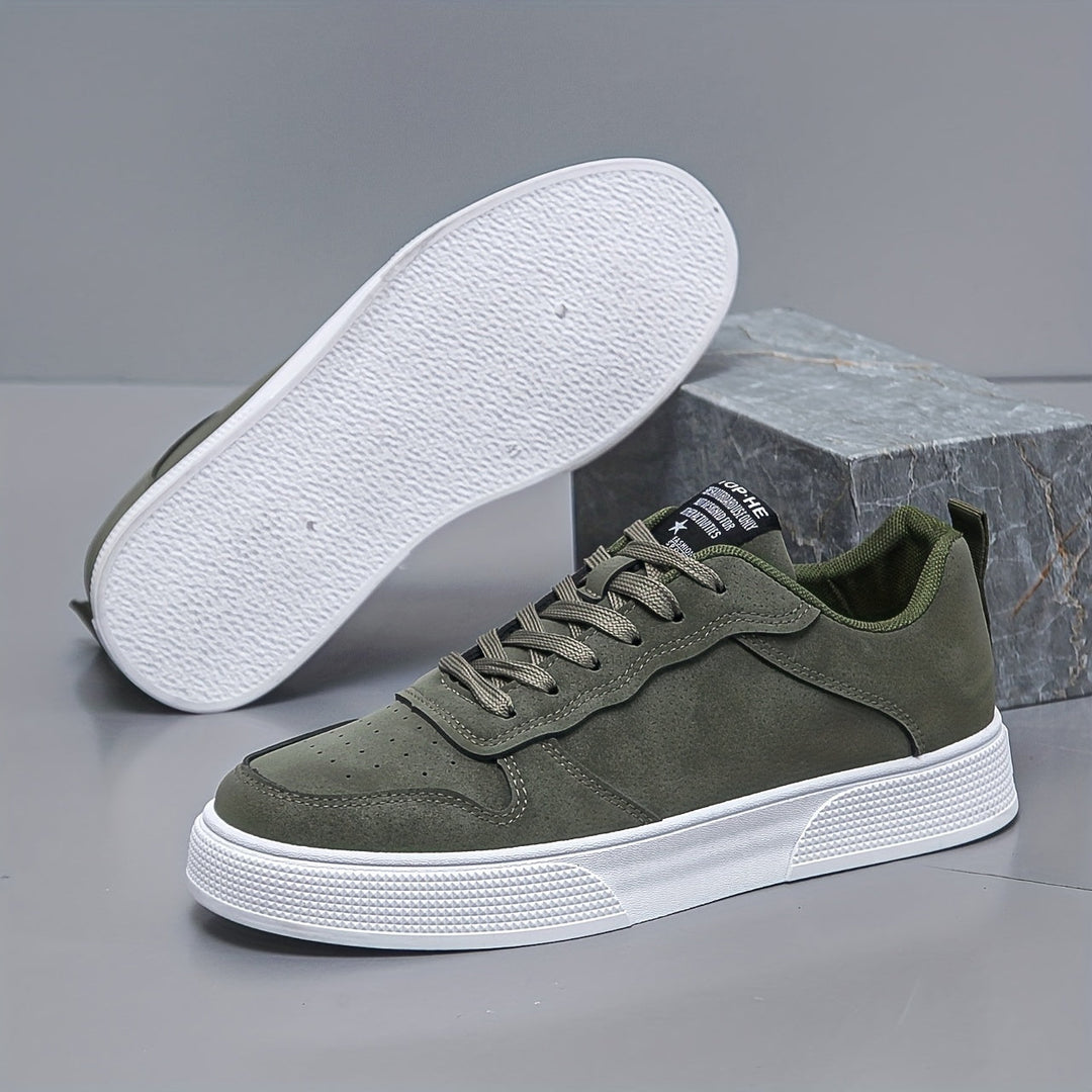 Sportieve heren casual sneakers met dikke zool en veters, bieden ultiem comfort voor een actieve dag.