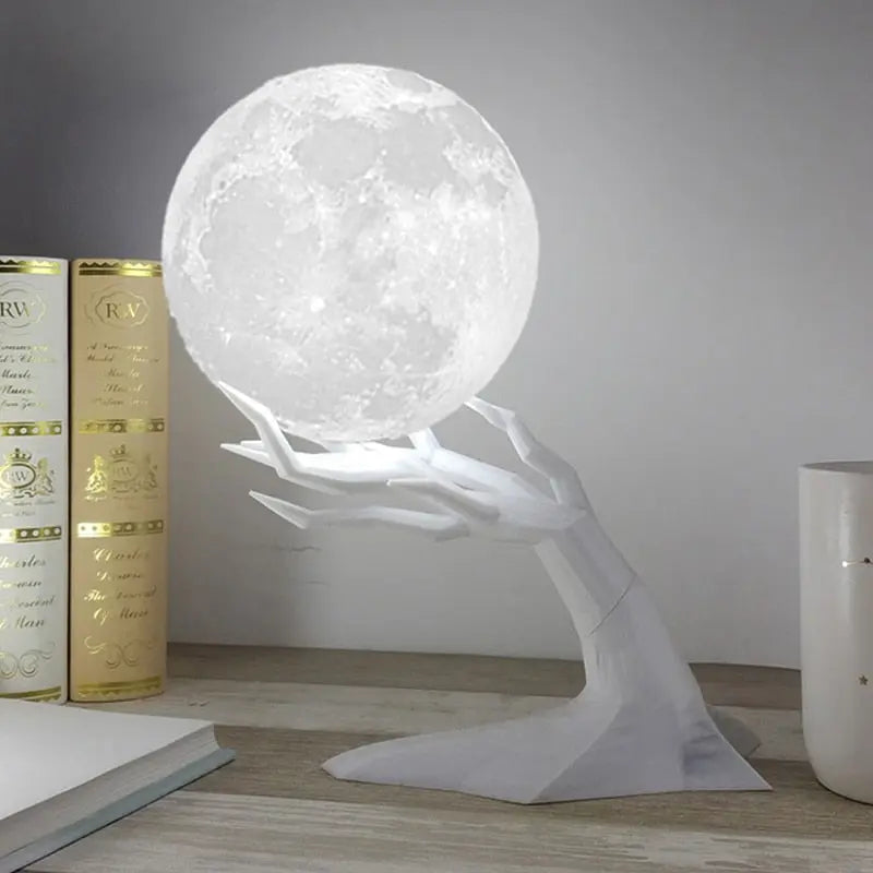 Warmer wit LED sfeerlamp die ook functioneert als luchtbevochtiger voor een comfortabele slaapkamer.