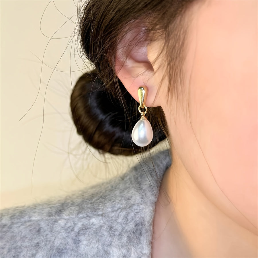 Glanzende hangende oorbellen voor dames, perfect als feestelijke accessoires of chique bruidssieraden.
