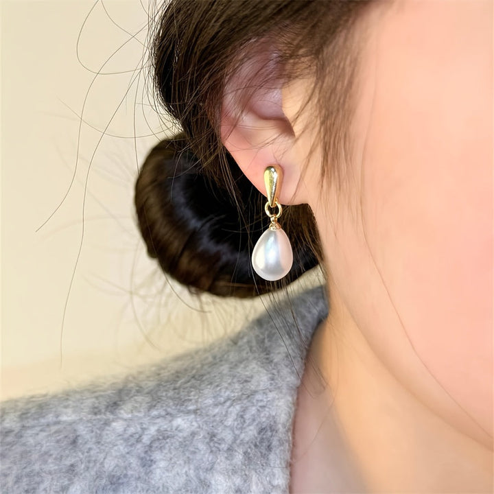 Glanzende hangende oorbellen voor dames, perfect als feestelijke accessoires of chique bruidssieraden.