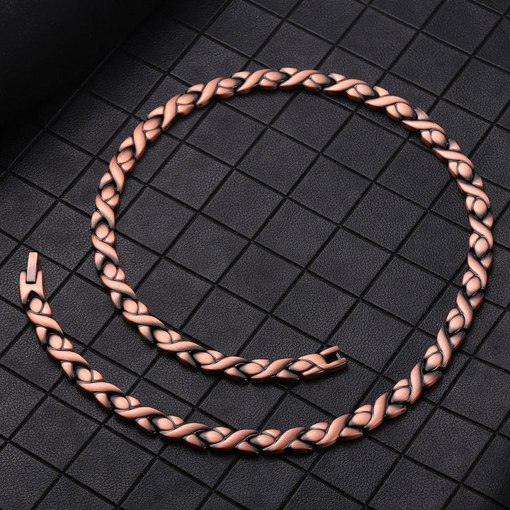 Unisex gevlochten koperen ketting, vintage look, stijlvol mode accessoire voor elke outfit.