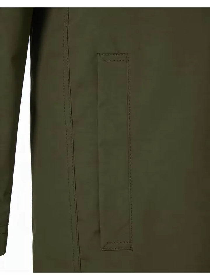 Stijlvolle zwarte slim fit heren trenchcoat, moderne overjas voor lente, herfst en smart casual gelegenheden.