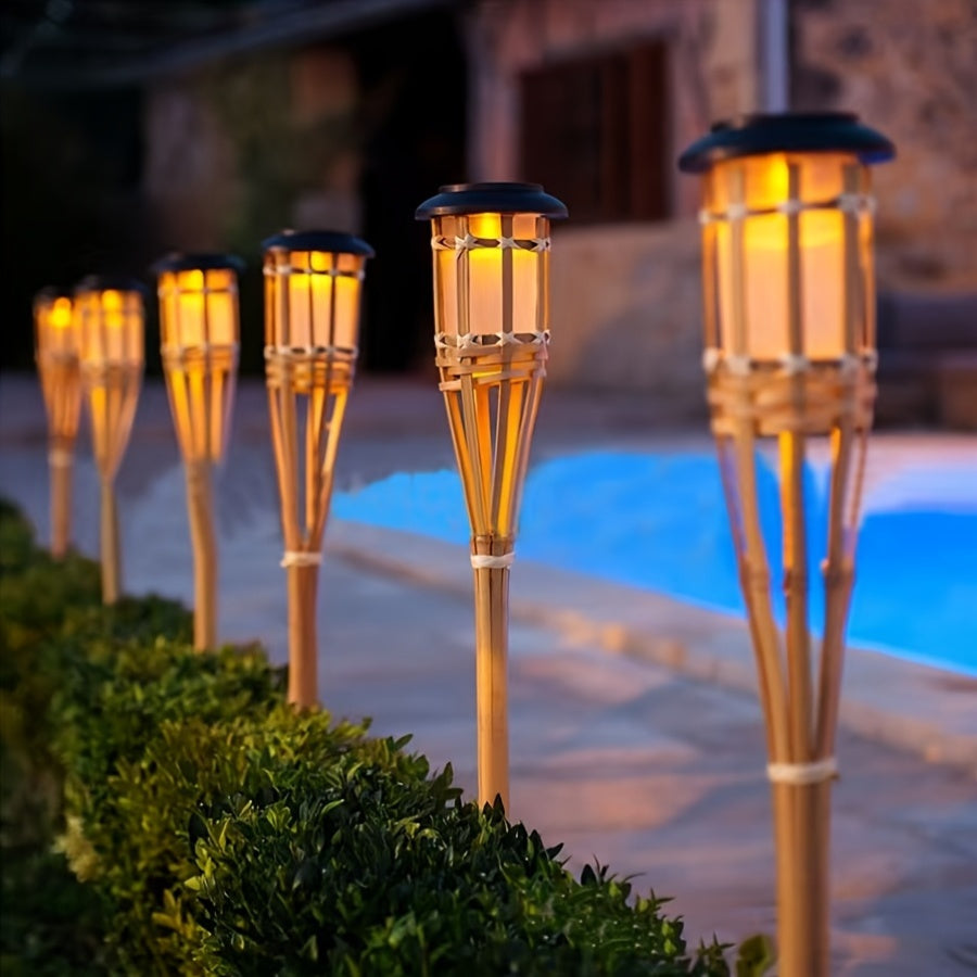 Bamboe solar tuinverlichting met realistisch vlam-effect. Ideaal sfeerlicht voor terras, balkon of pad.