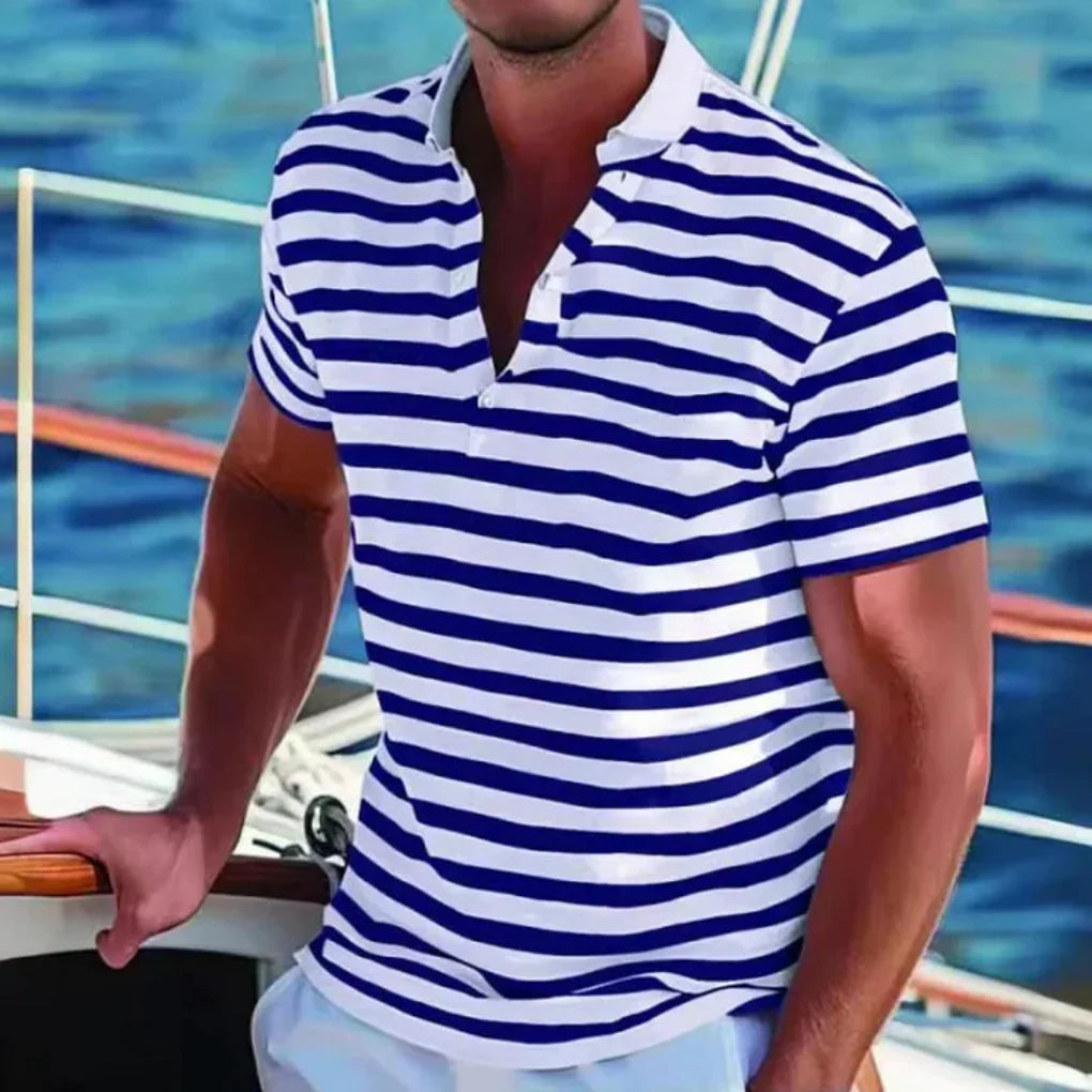 Trendy retro heren poloshirt met opvallende strepen en korte mouwen. Perfect voor een moderne casual outfit.