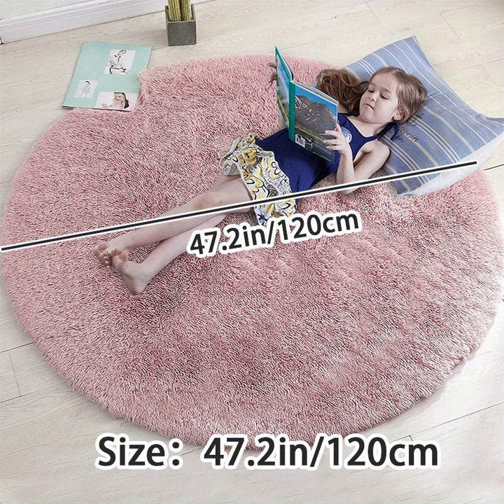 Zacht rond polyester tapijt Clouda, ideaal voor slaapkamer decoratie en warmte.