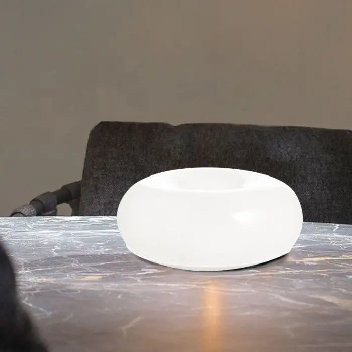Oranje glazen donut LED tafellamp, sfeervolle design lamp met energiezuinige LED verlichting.