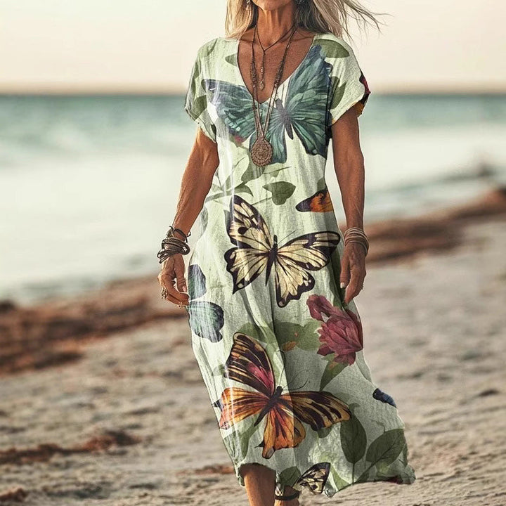 Elegante dames maxi jurk met levendige vlinderprint, ideaal voor zomerse dagen en vakanties.