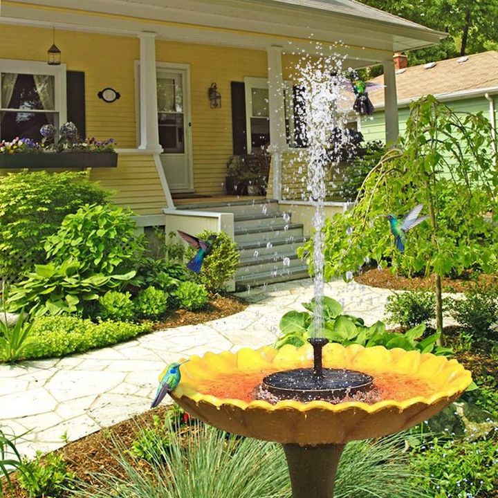 Solar fontein op zonne-energie, perfect voor buitenleven, verrijkt elke tuin of vijver met een levendige waterfontein.