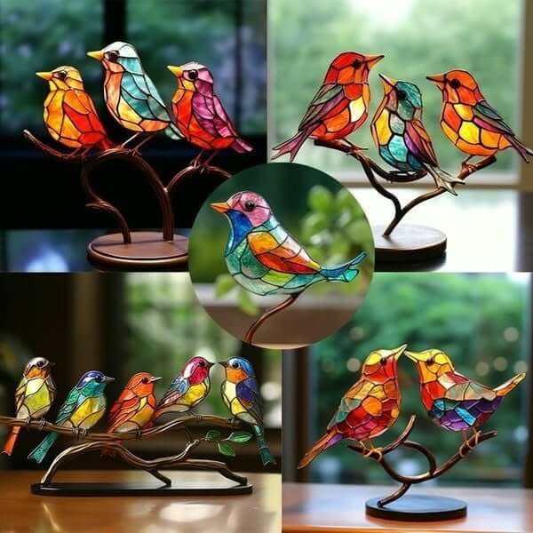 Decoratief beeld 'ColorBirds' met levendige, gekleurde vogels op tak. Vrijstaande interieur decoratie.