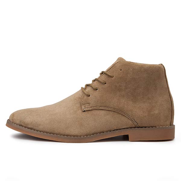 Comfortabele bruine heren veterschoen, halfhoog model, perfect voor dagelijks gebruik.