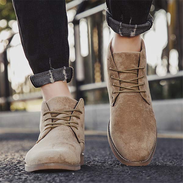 UrbanStride Classic halfhoge herenschoen, bruin, met veters, voor een comfortabele en stijlvolle tred.