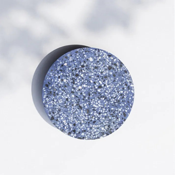 Elegante Scandinavische LED wandlamp van terrazzo, modern sfeerlicht en design voor elke kamer.