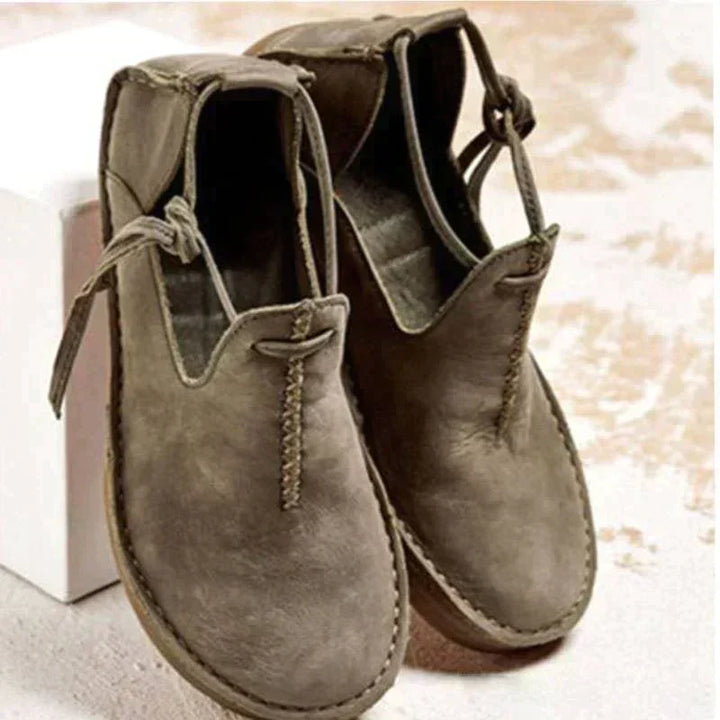 Moderne en veelzijdige dames schoenen voor de herfst. Stijlvol plat design, ideaal voor casual en dagelijkse mode.