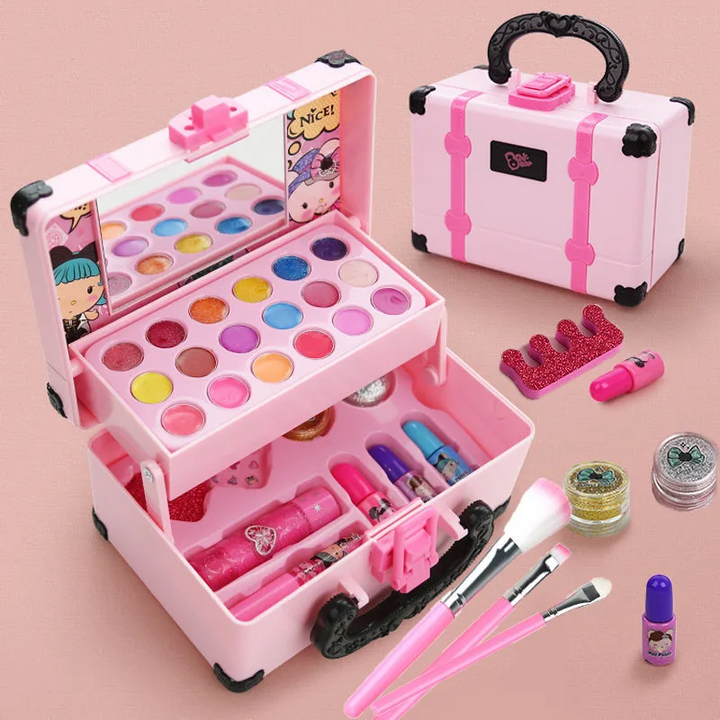 Close-up van zachte kwasten en glanzende kindercosmetica uit de veilige, afwasbare make-up set.