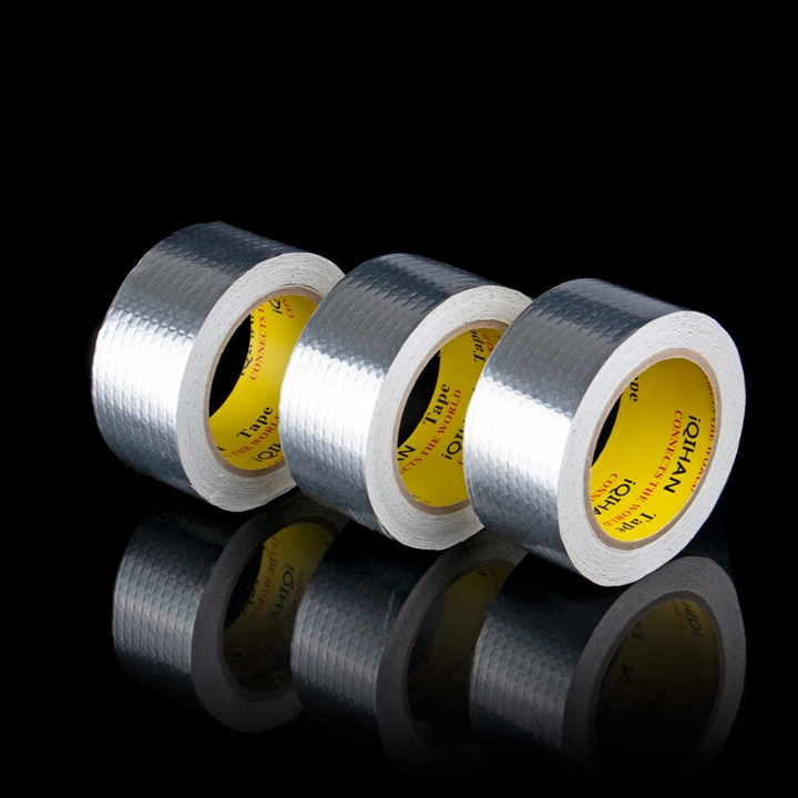 Butyl aluminium reparatietape voor waterdichte lek reparatie aan daken, leidingen en goten. Weerbestendige afdichting.