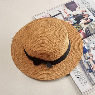 Modieuze khaki dames zomerhoed. Perfect accessoire voor strand en vakantie, biedt trendy zonbescherming.