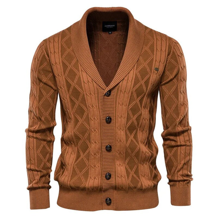 Heren collegevest multicolor, model draagt comfortabele, stijlvolle streetwear voor de winter.