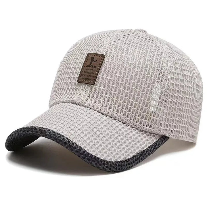 Ademende mesh zomerpet, perfect voor sportieve activiteiten, vissen of om het hoofd koel te houden.