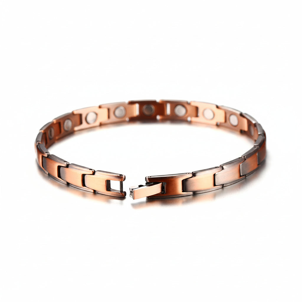 Gedetailleerde vintage messing armband, een uniek en stijlvol sieraad voor dames, perfect voor dagelijks gebruik.