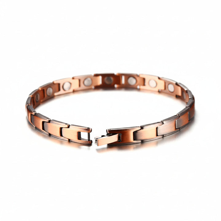 Gedetailleerde vintage messing armband, een uniek en stijlvol sieraad voor dames, perfect voor dagelijks gebruik.